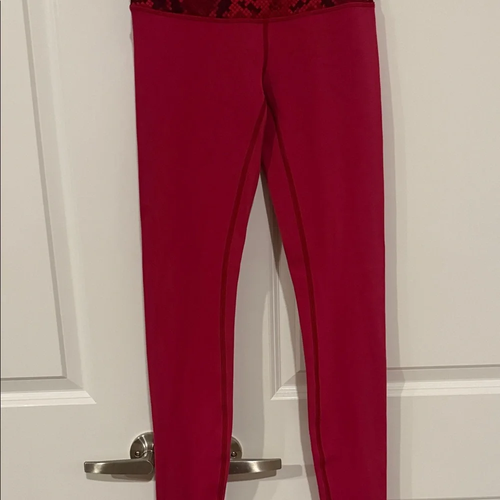 Lightly worn Vibrant lululemon Leggings with Snakeskin Accent size 4